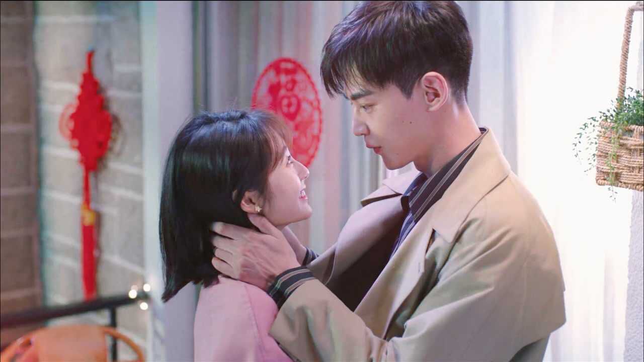 我的小确幸丛容手臂受伤温少卿主动请缨帮她系浴袍暖男模样让丛容沉醉