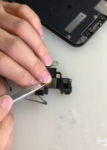 iphone xr听筒声音小修起来复杂不来看下