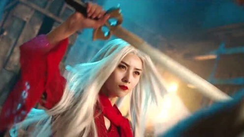 白发魔女，一袭红衣，徒手握飞剑，这样又酷又飒的小姐姐你们喜欢吗？
