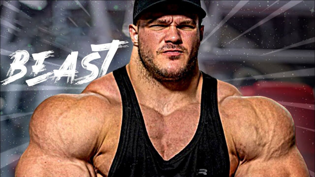 他被称为肌肉变异人坦克背吓人可媲美6届健美冠军