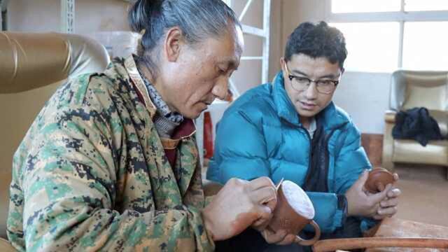 香格里拉黑陶传承人带村民制陶致富,自己出钱招学徒免费教学