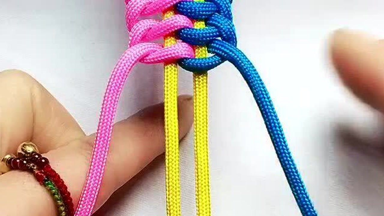 3股绳教你这样编手链,这技术真不是吹的,一般人都不会