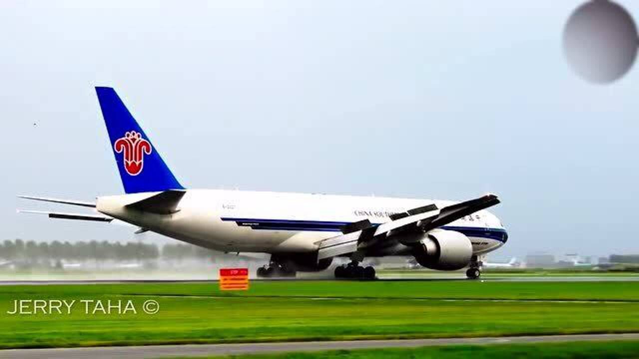 中國南方航空波音777f飛機雨天超讚吹水降落!