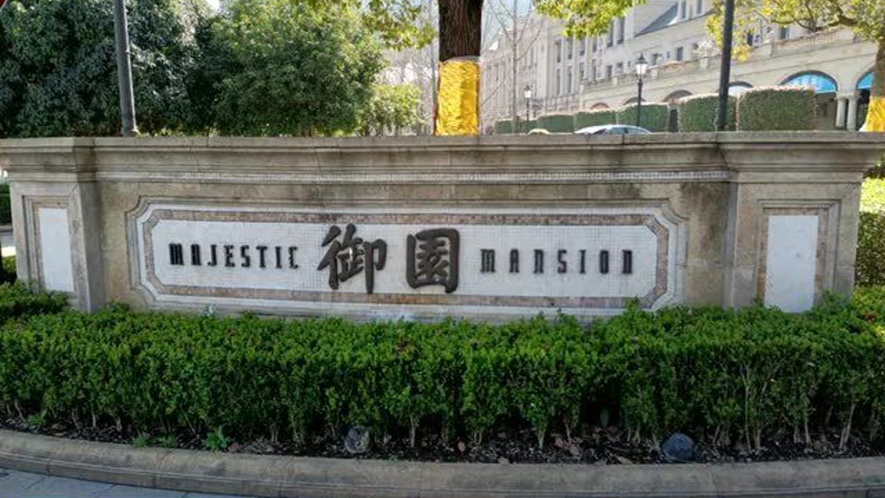 浙江湖州·绿城御园,安装完一樘黑灰磨砂色入户门