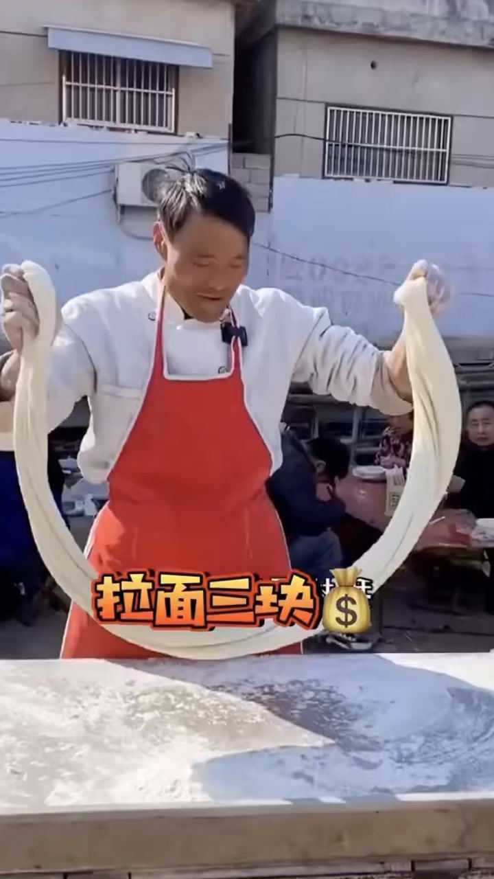 拉面三块钱一碗卖了10多年支持拉面哥