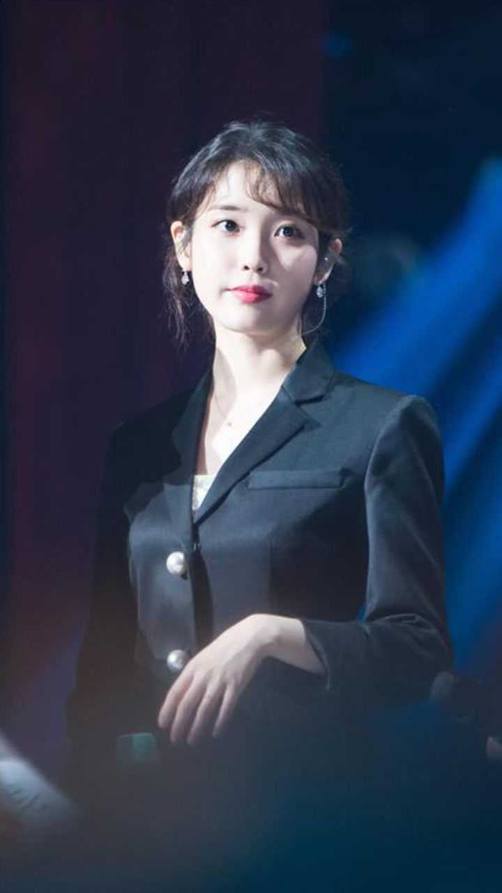 iu:又是被李知恩美到的一天,有这样的女朋友陪你打网球,你会几点回家?