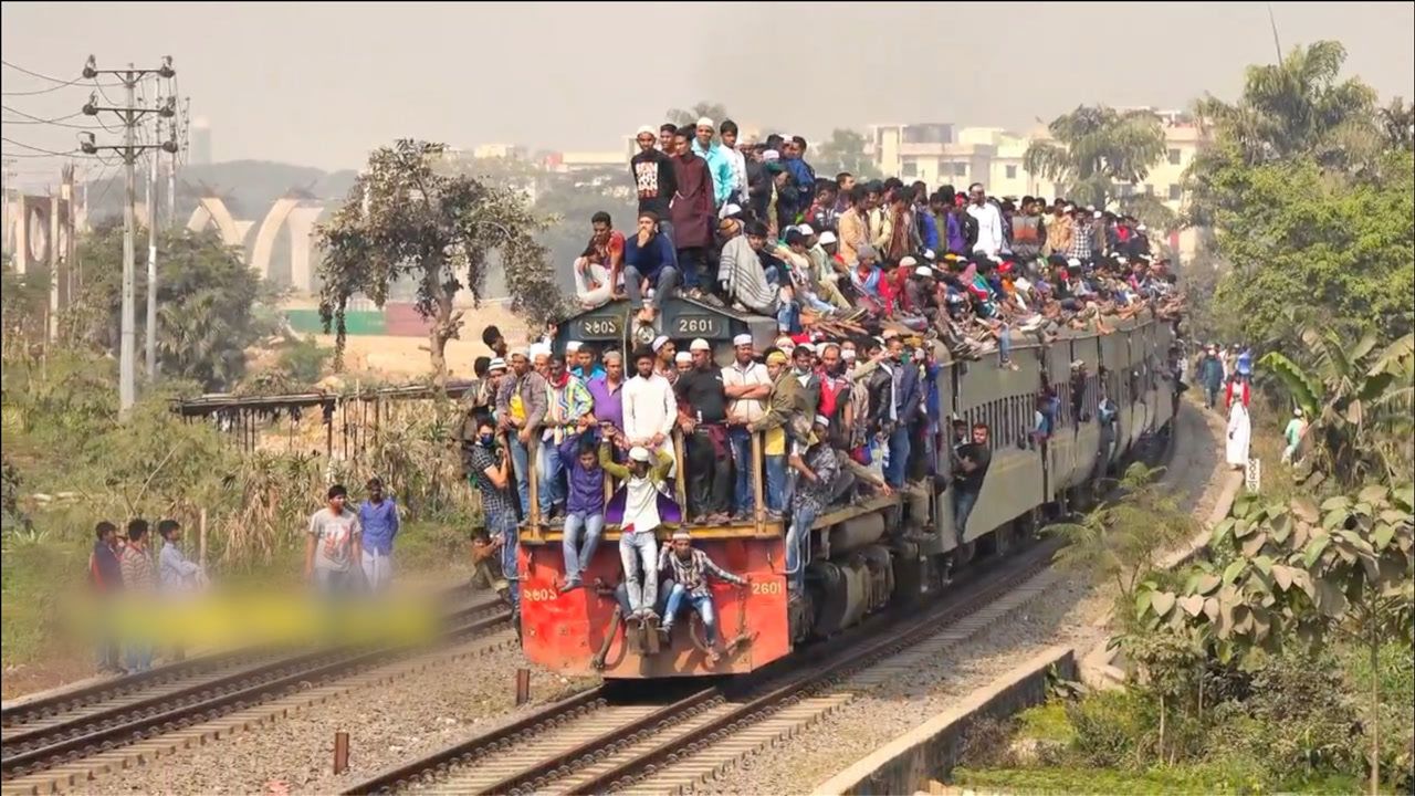 世间奇观世界最拥挤火车并非出自印度竟是这个南亚国家