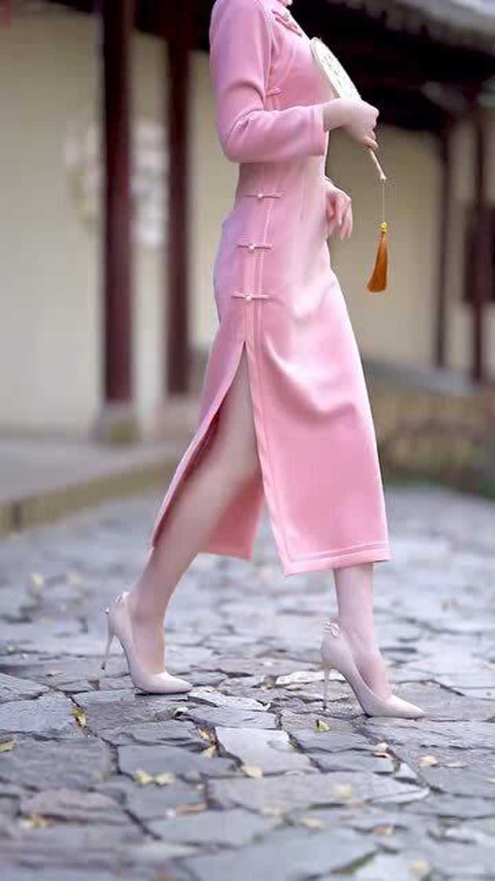 旗袍配黑丝展尽东方女性之美!