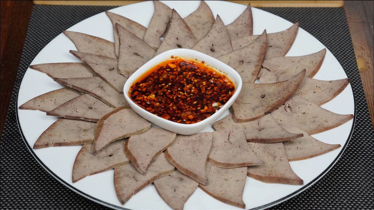 大厨教你盐水猪肝的正确做法,又软又嫩还没腥味,讲解详细易上手