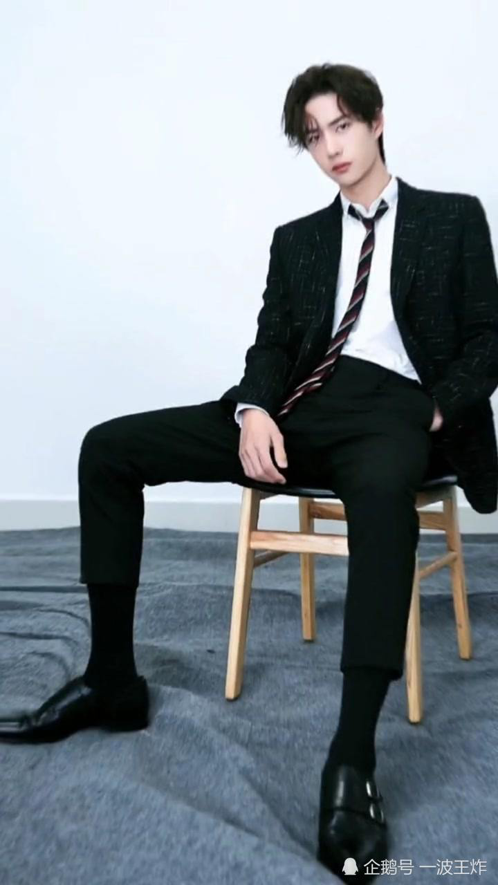 王一博:这坐姿 就……很喜欢,超霸气