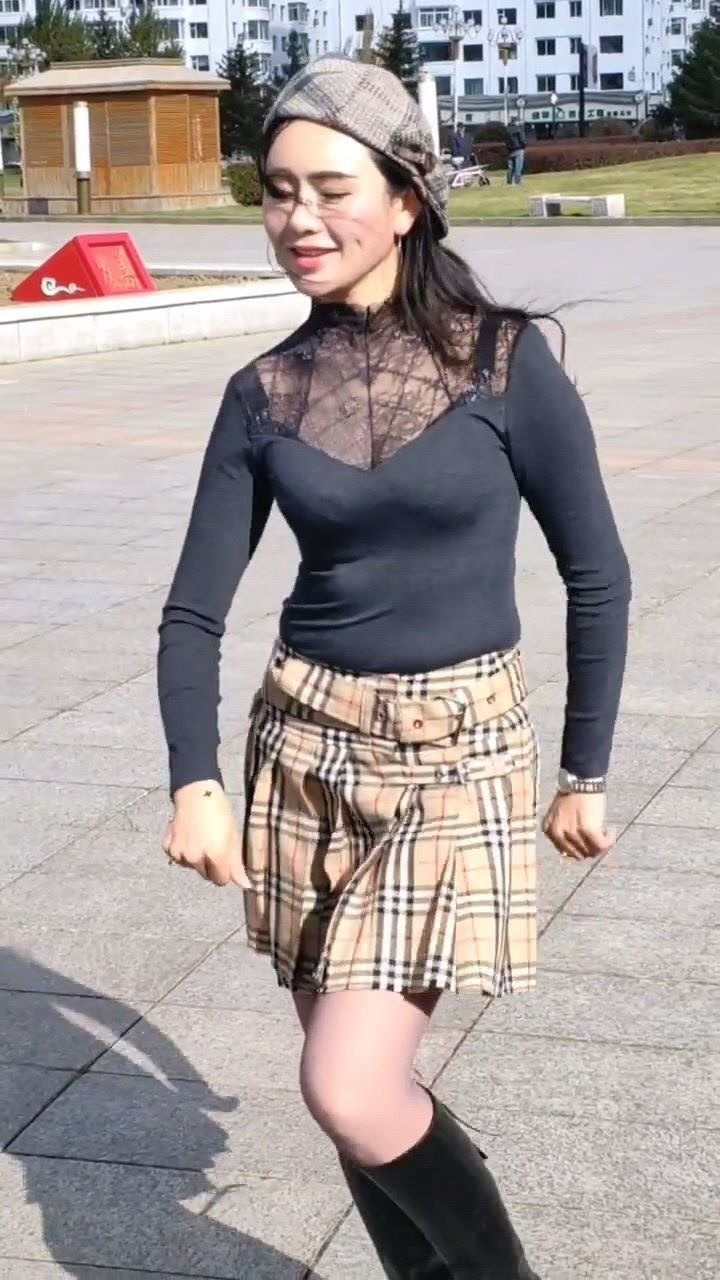 红格子舞者丹丹曳步舞