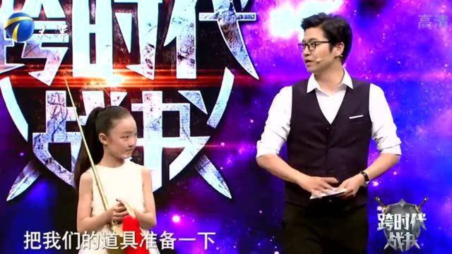 茶艺少女天赋惊人,展示蒙眼识茶绝技,带来唯美长嘴壶表演