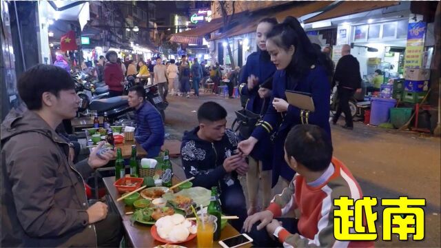 越南街头,几位女子向中国小伙推销香烟,颜值高的果然被优待!