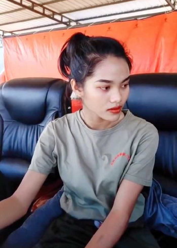 来自缅甸佤邦的女兵,英姿飒爽