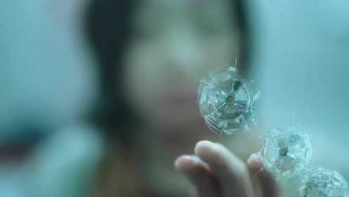 魔女4：反派以为有防弹玻璃就安全，却低估了小魔女的真正实力