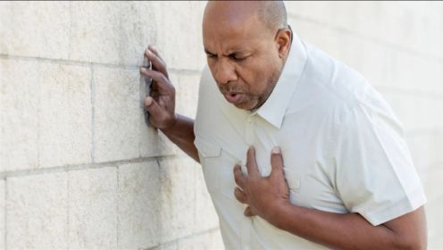 胸口疼痛是怎么回事？医生提醒：可能与这3种疾病有关，莫大意