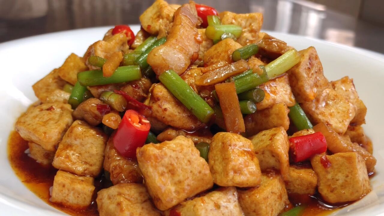 厨师长教你小炒豆腐的家常做法,步骤详细,香辣滑嫩下酒又下饭