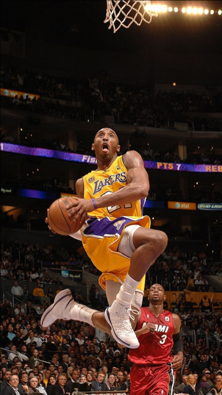 乌鸦坐飞机科比折叠反扣帅惨打的对手没脾气