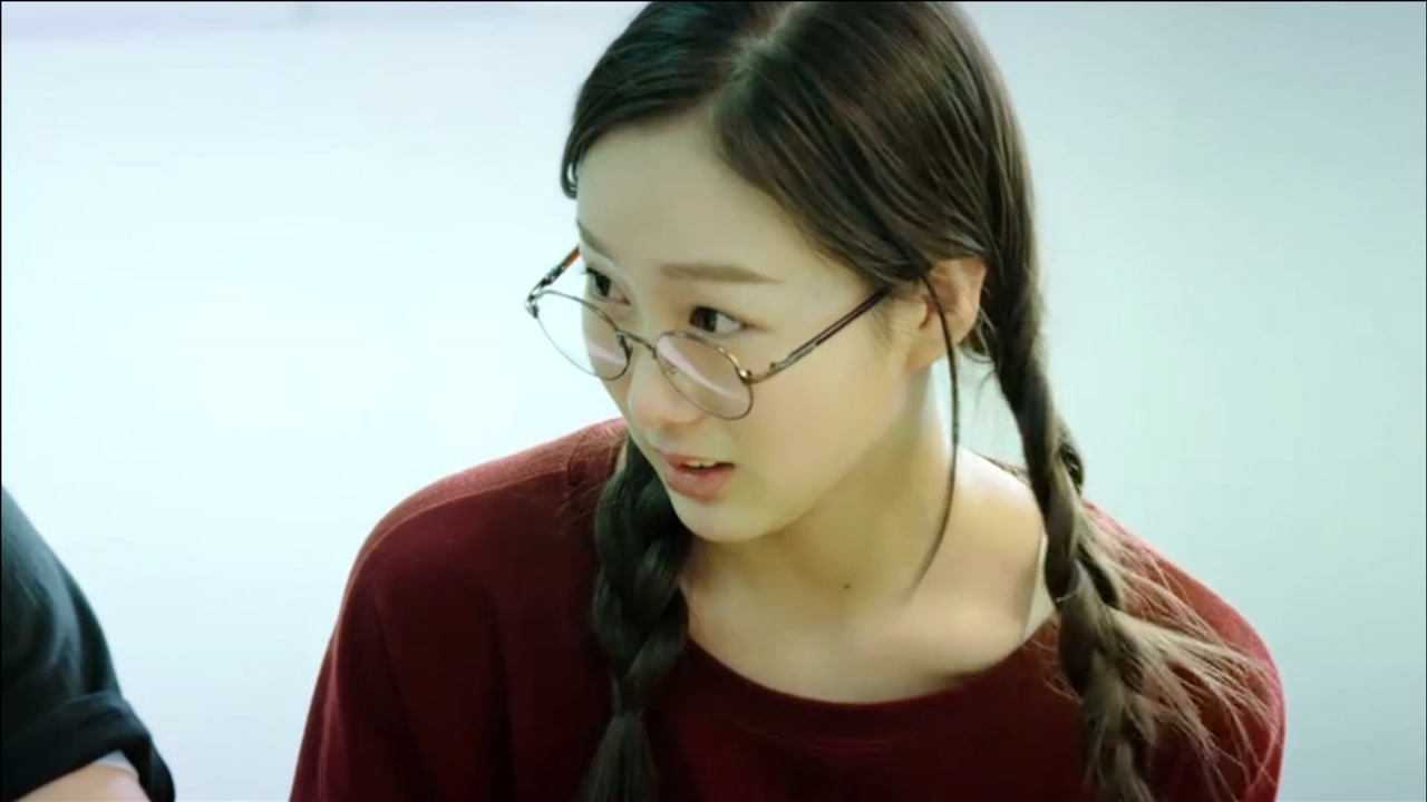 老师上课点名谁叫玩我鸟学生我叫王元鹅爆笑点名现场