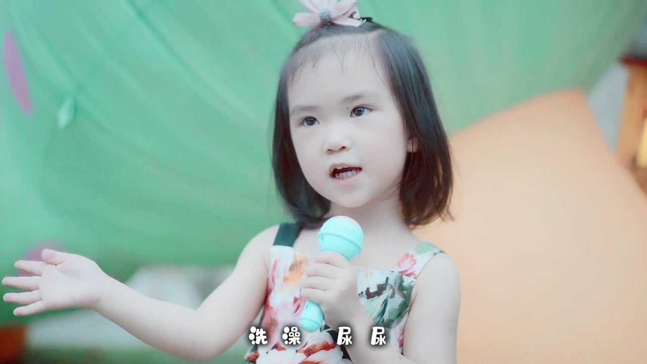 活久见!1岁半就出道的史上最小歌手陈仪朵再发行《两岁的我》mv!