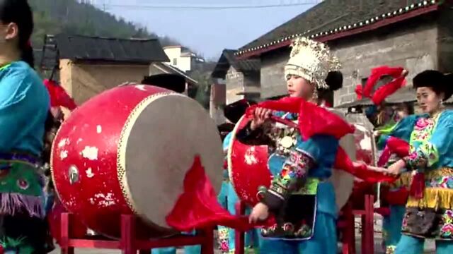 湘西民俗风情,这是我从未见过打鼓的壮观场景,真的太牛B了