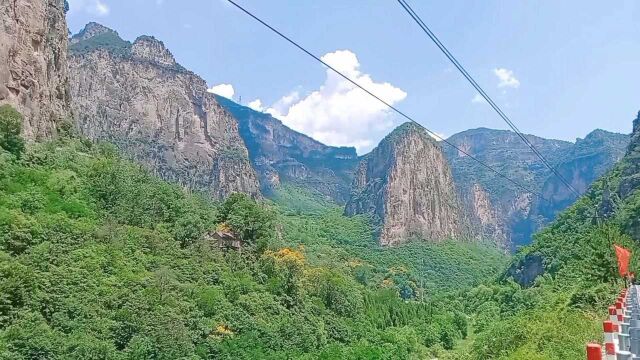 自驾太行山大峡谷红豆峡,山高林密好风光(1)