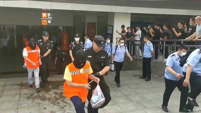 单县打击电信网络诈骗“506”,专案抓捕组乘坐火车,将28名犯罪嫌疑人带回菏泽