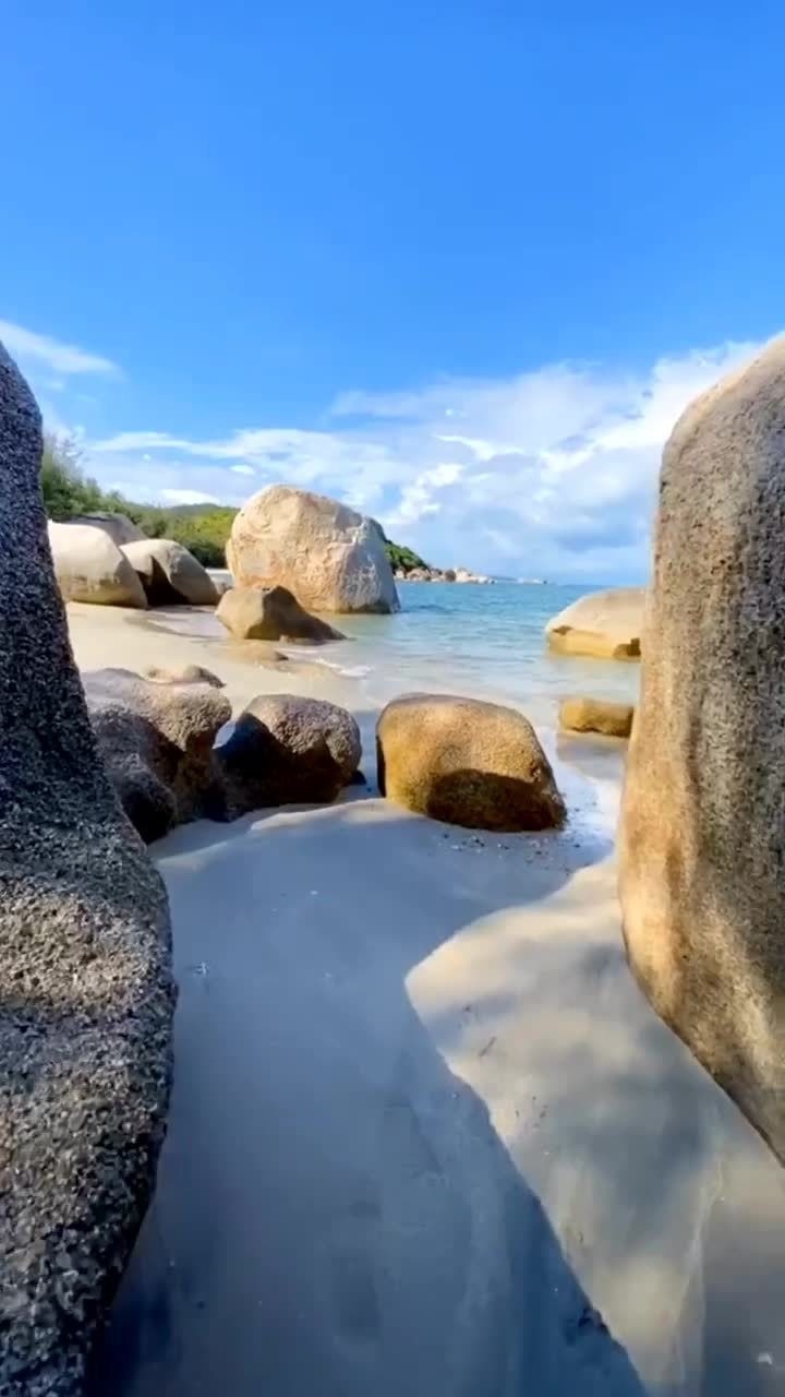 惠州惠东双月湾与巽寮湾之间一个超美的原生态沙滩碧甲情人湾自驾可到