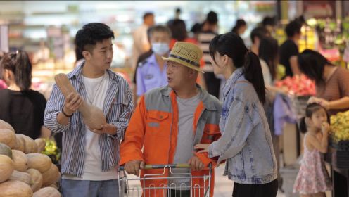 《东北老丈人》搞笑片段：东北花泽类花式讨好老丈人，不料马屁拍到了马蹄上！