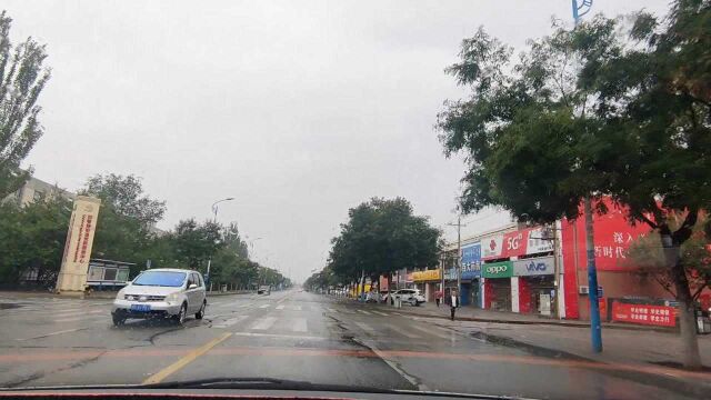 实拍:内蒙古包头市滨河区,看看下雨后这边路况和风景什么样