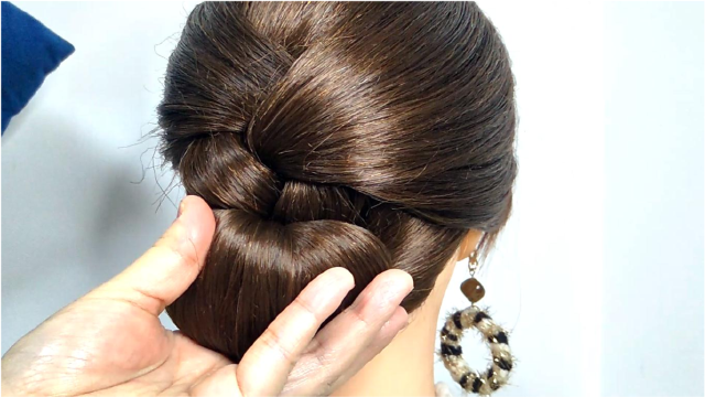适合妈妈们日常扎的发型,简单优雅气质盘发,出门居家扎都漂亮