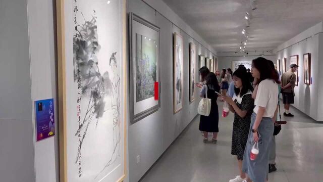 “学院ⷦ𐴥⨦–𐥳𐢀中国画作品展在湖北大学艺术学院开幕