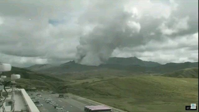 日本火山爆发现场视频,这就是大自然!