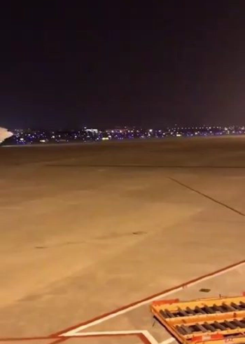 见识下夜间的虹桥机场,晚上坐飞机,是一种什么体验呢?