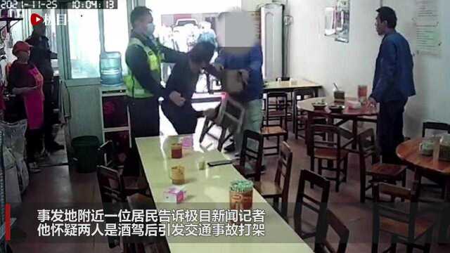 广西平南两男子持凳互殴,民警:生活琐事已现场调解