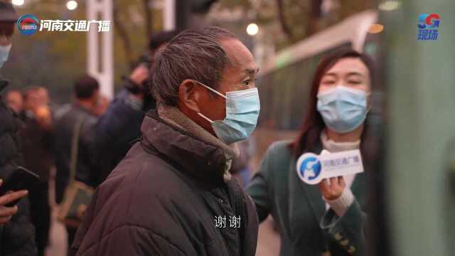 郑州设爱心“流动衣橱” 身份不受限 需要自取