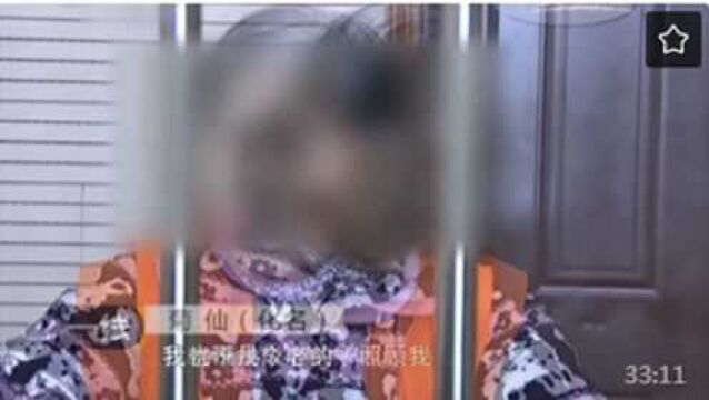 60岁大妈不忍寂寞,同时和多名老汉保持关系,在公园被抓现行