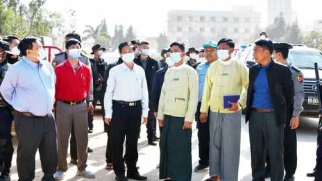 自治区领导视察市区部分主干道、占道经营整治工作及道路建设项目进度