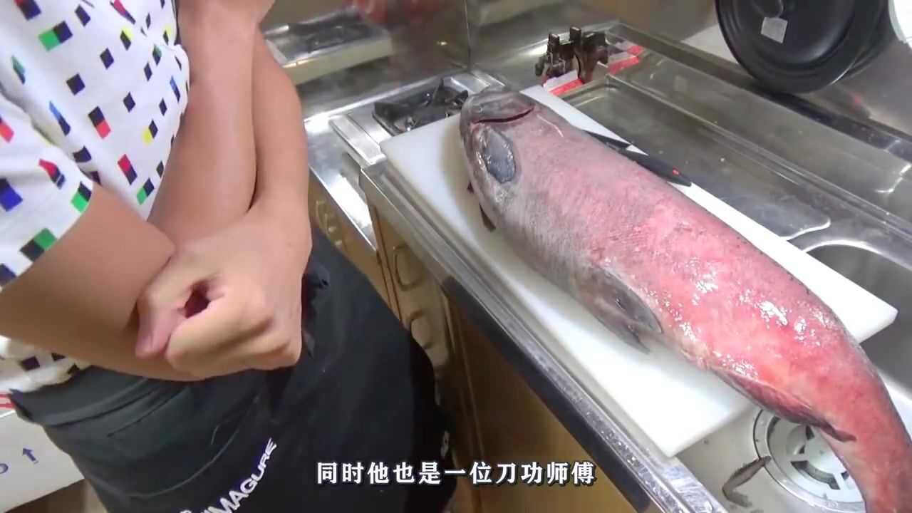 小伙花800元买回一只大马哈鱼,切开后吓一跳,含泪赚2000元!