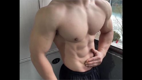 直男肌肉男是怎么秀肌肉的？