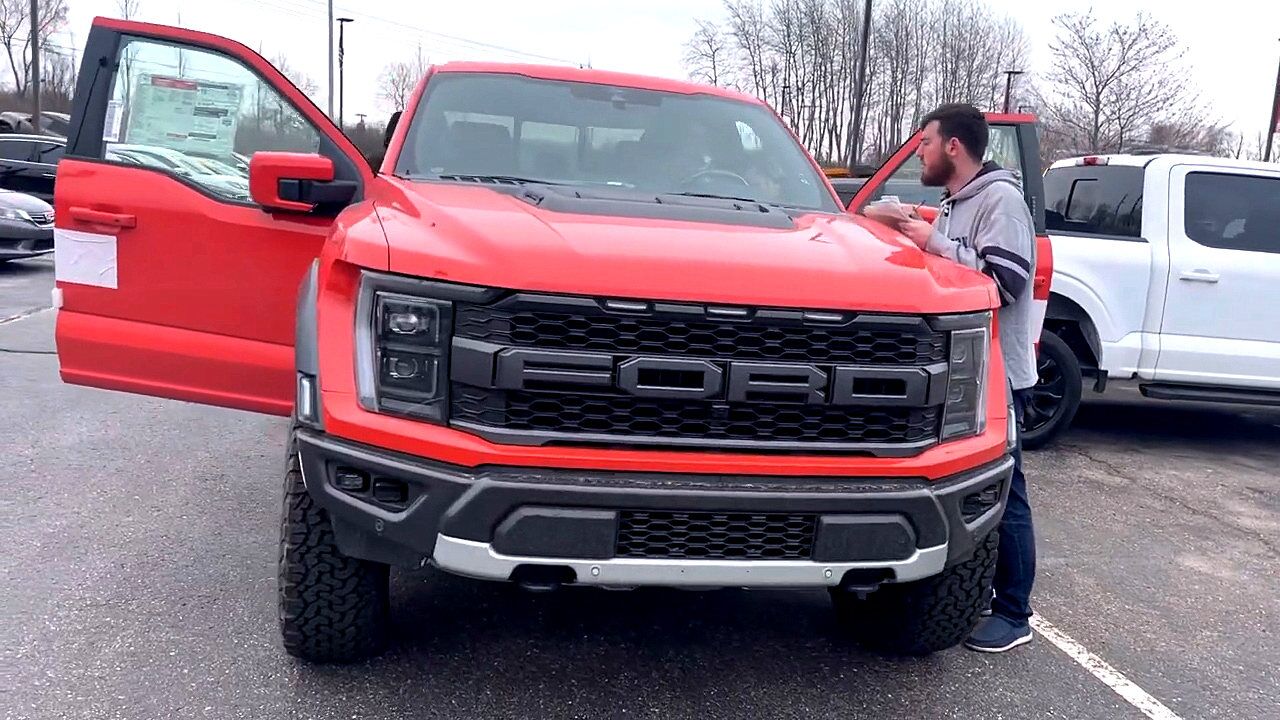 2022款福特猛禽raptor到货实拍,近距离感受一下有多霸气_腾讯视频