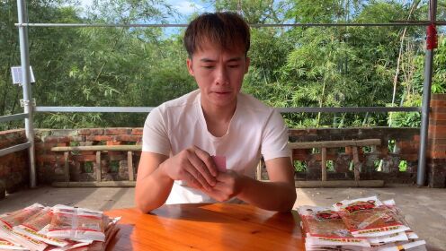 农村搞笑华弟(搞笑短剧):小伙玩炸金花赢了一把大的,想办法把牌换成废牌不算溜了,太狡猾_高清1080P在线观看平台_腾讯视频