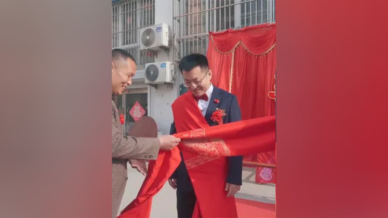 新郎十字披红,十字披红_大山谷图库