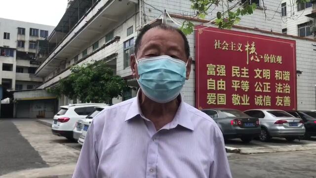 候鸟老人步行一小时来到报社:“我们要为北海点赞!”