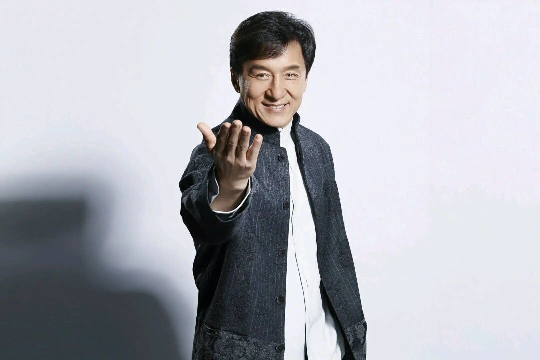 成龙脱口秀现场调侃元宇宙,称新事物元宇宙是元家班剩下的