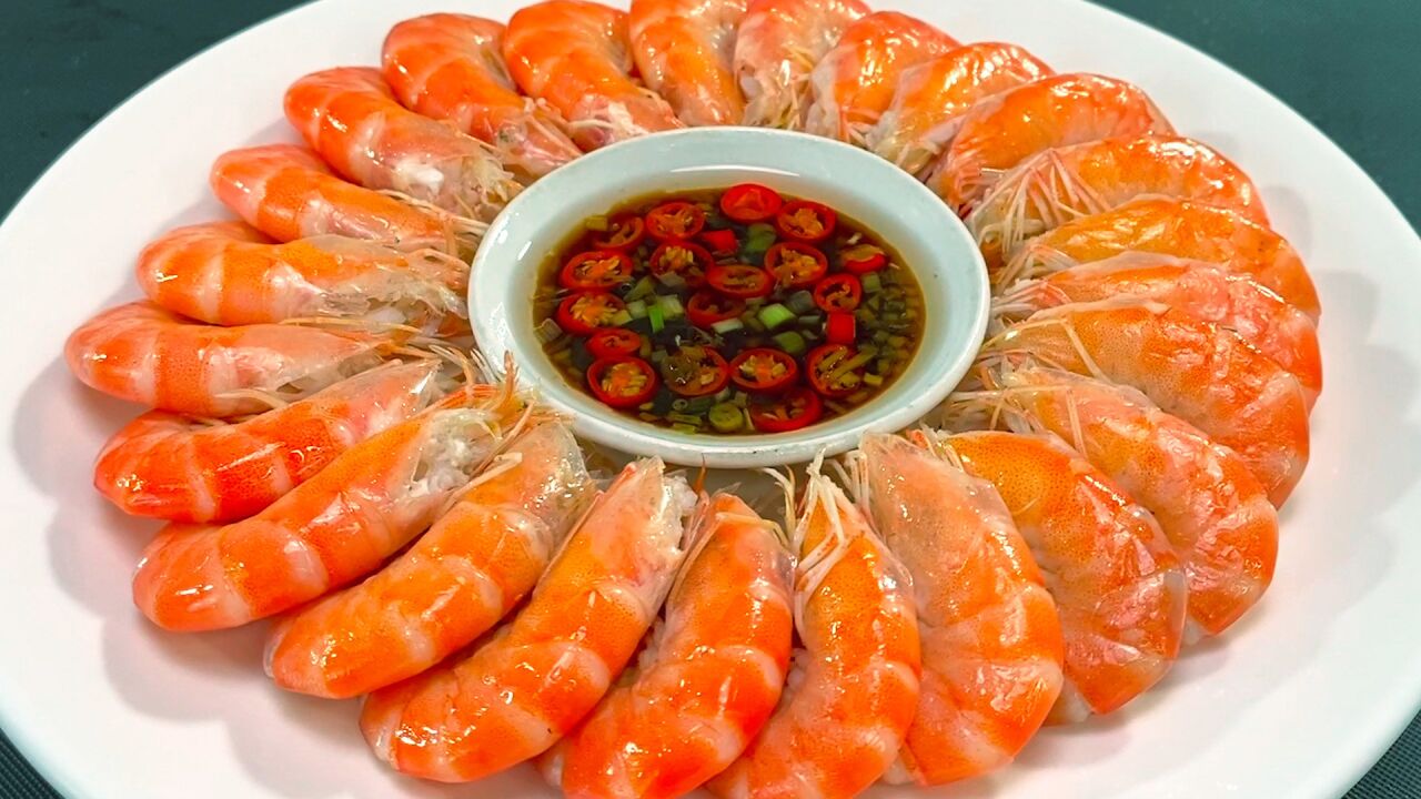 白灼虾是冷水下锅还是热水?很多人都错了,大厨教你正确的做法