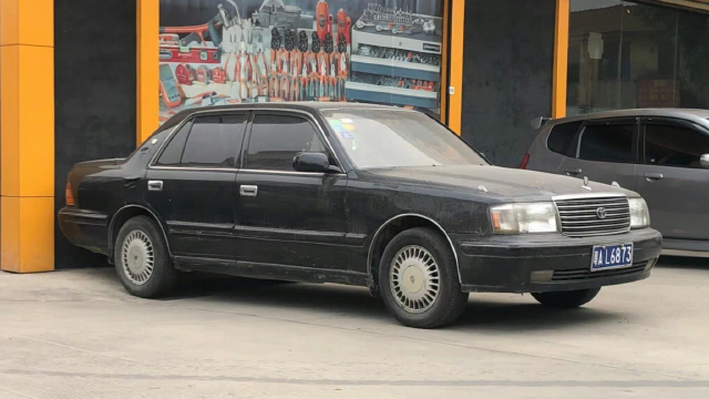 第十代丰田皇冠jzs155(2)