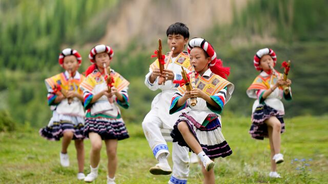 《 中华民族》 寻遗毕节ⷩ—韵 ‖ 乌蒙高原上一颗璀璨夺目的文化明珠——滚山珠