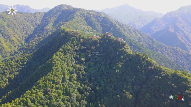 从空中看小五台山,蓝天白云下巍巍秦岭风光无限美