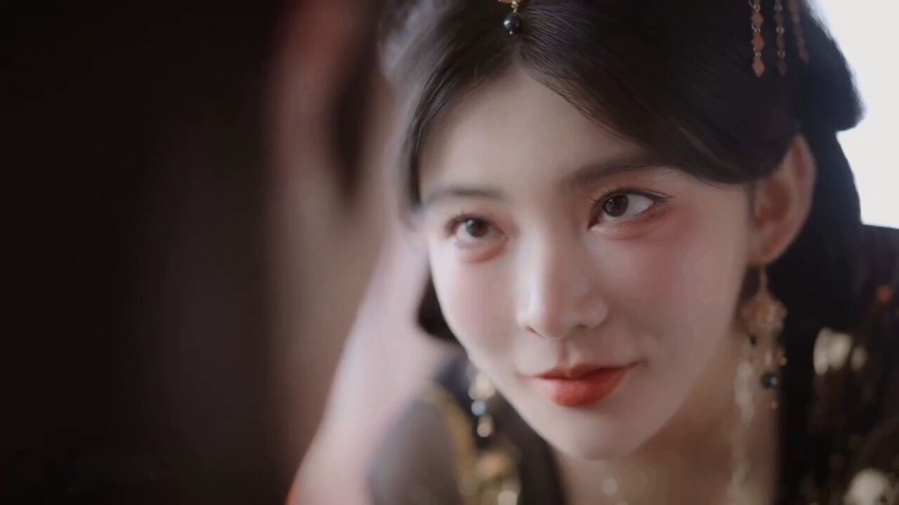 #杨伊墨#黄靖洲这笼中雀鸟,也是会咬人的。短剧《成曦曲》_高清1080P在线观看平台_腾讯视频